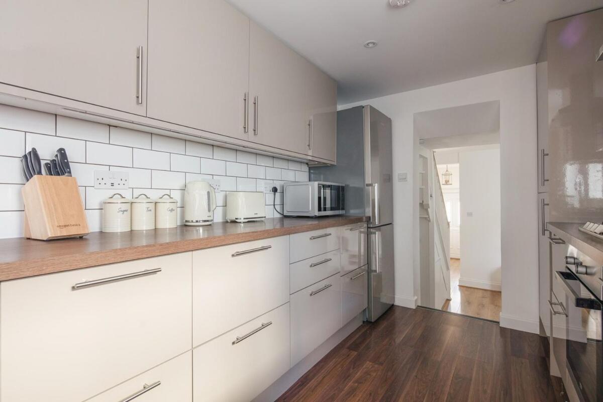 Spacious 3 Bedroom Home With Ps5 And Pool Table Near O2 Arena Canary Wharf And Elizabeth Line To Central Λονδίνο Εξωτερικό φωτογραφία
