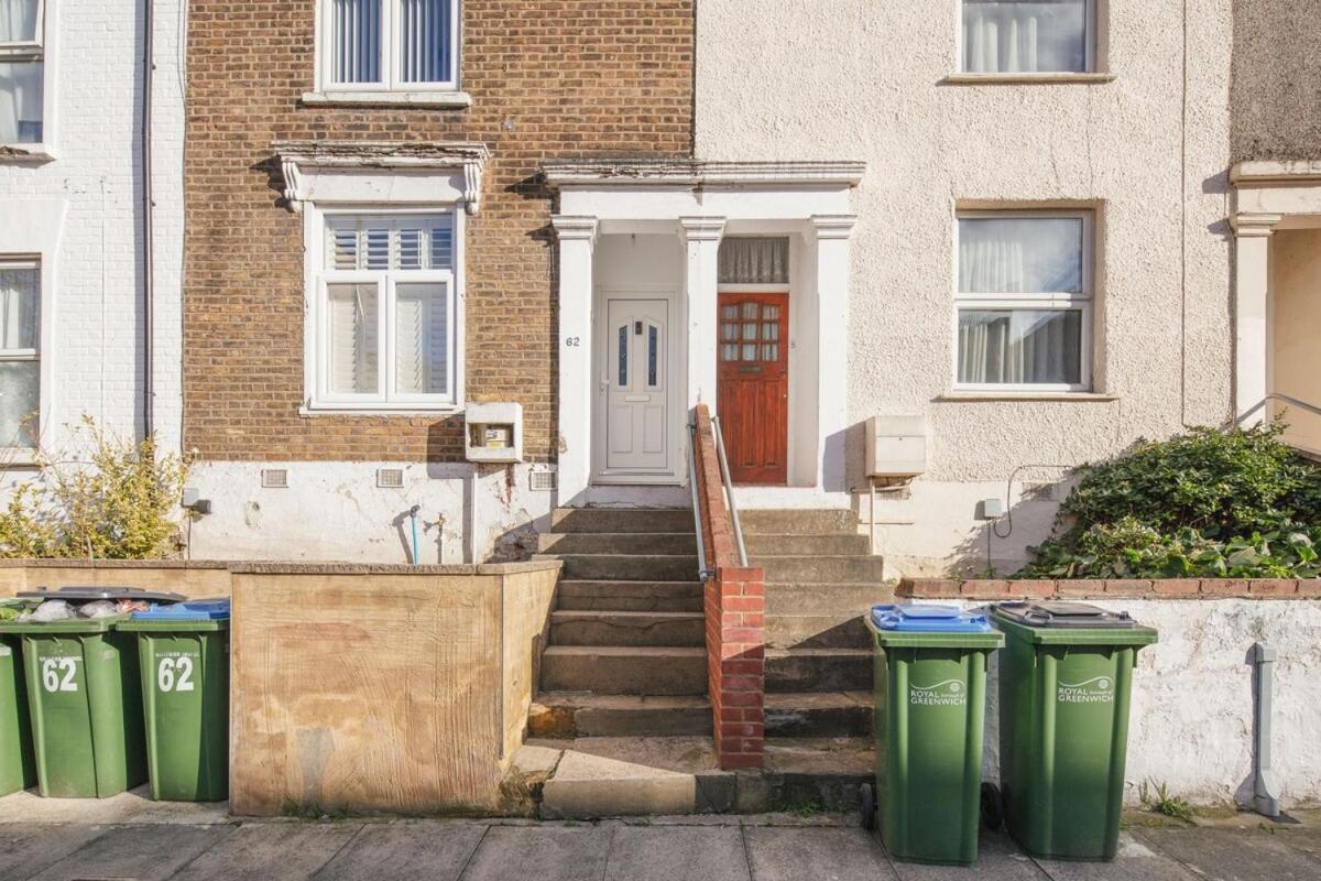Spacious 3 Bedroom Home With Ps5 And Pool Table Near O2 Arena Canary Wharf And Elizabeth Line To Central Λονδίνο Εξωτερικό φωτογραφία