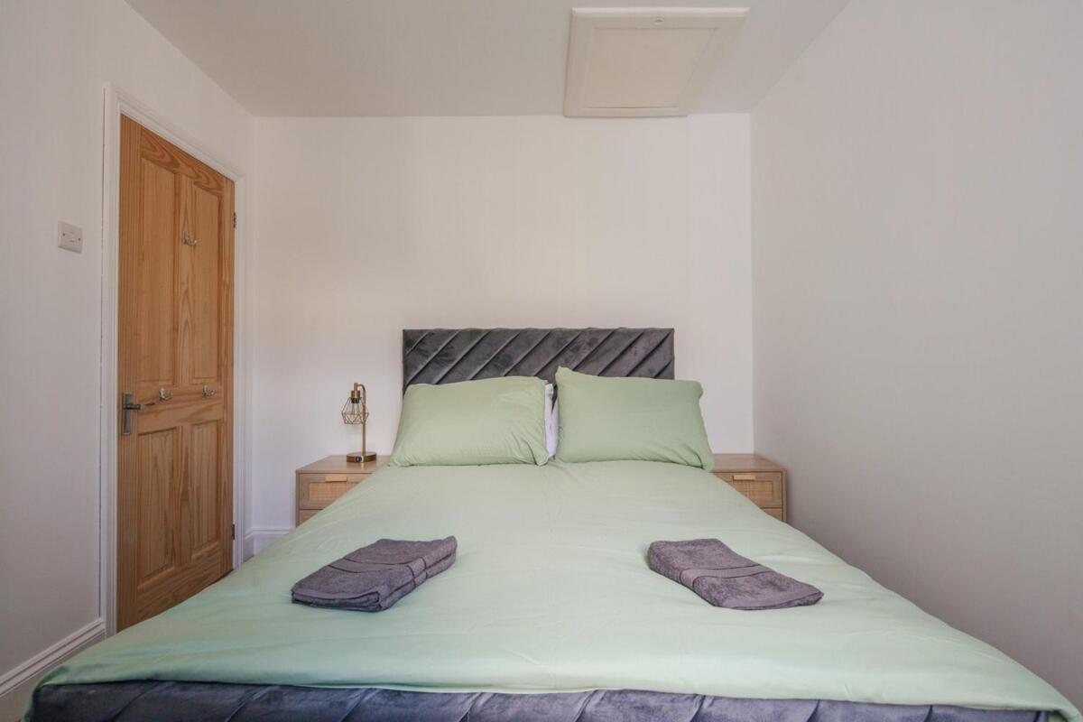Spacious 3 Bedroom Home With Ps5 And Pool Table Near O2 Arena Canary Wharf And Elizabeth Line To Central Λονδίνο Εξωτερικό φωτογραφία