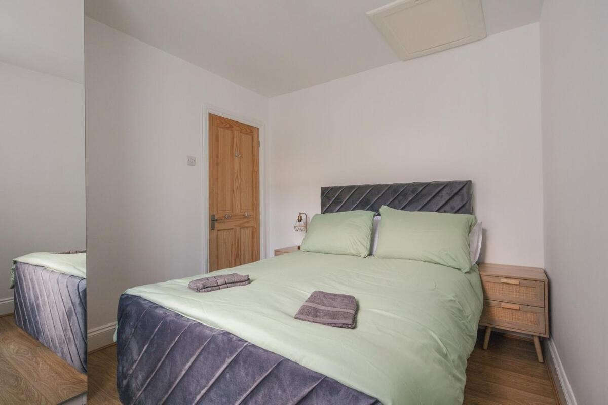 Spacious 3 Bedroom Home With Ps5 And Pool Table Near O2 Arena Canary Wharf And Elizabeth Line To Central Λονδίνο Εξωτερικό φωτογραφία