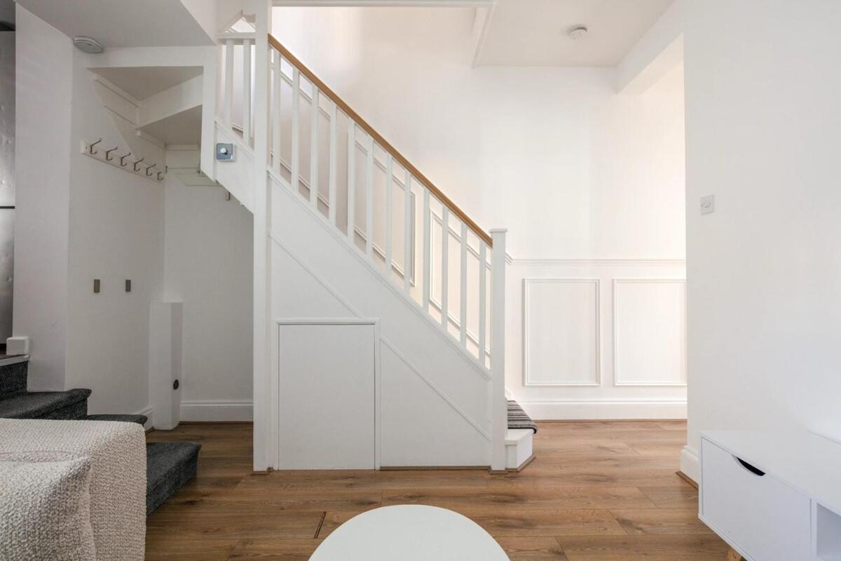 Spacious 3 Bedroom Home With Ps5 And Pool Table Near O2 Arena Canary Wharf And Elizabeth Line To Central Λονδίνο Εξωτερικό φωτογραφία