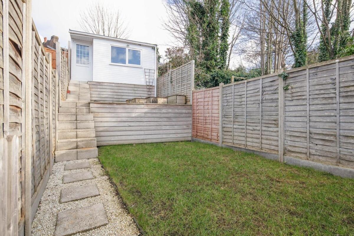 Spacious 3 Bedroom Home With Ps5 And Pool Table Near O2 Arena Canary Wharf And Elizabeth Line To Central Λονδίνο Εξωτερικό φωτογραφία