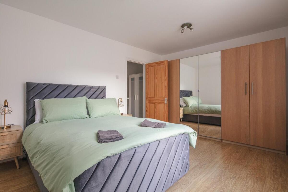 Spacious 3 Bedroom Home With Ps5 And Pool Table Near O2 Arena Canary Wharf And Elizabeth Line To Central Λονδίνο Εξωτερικό φωτογραφία