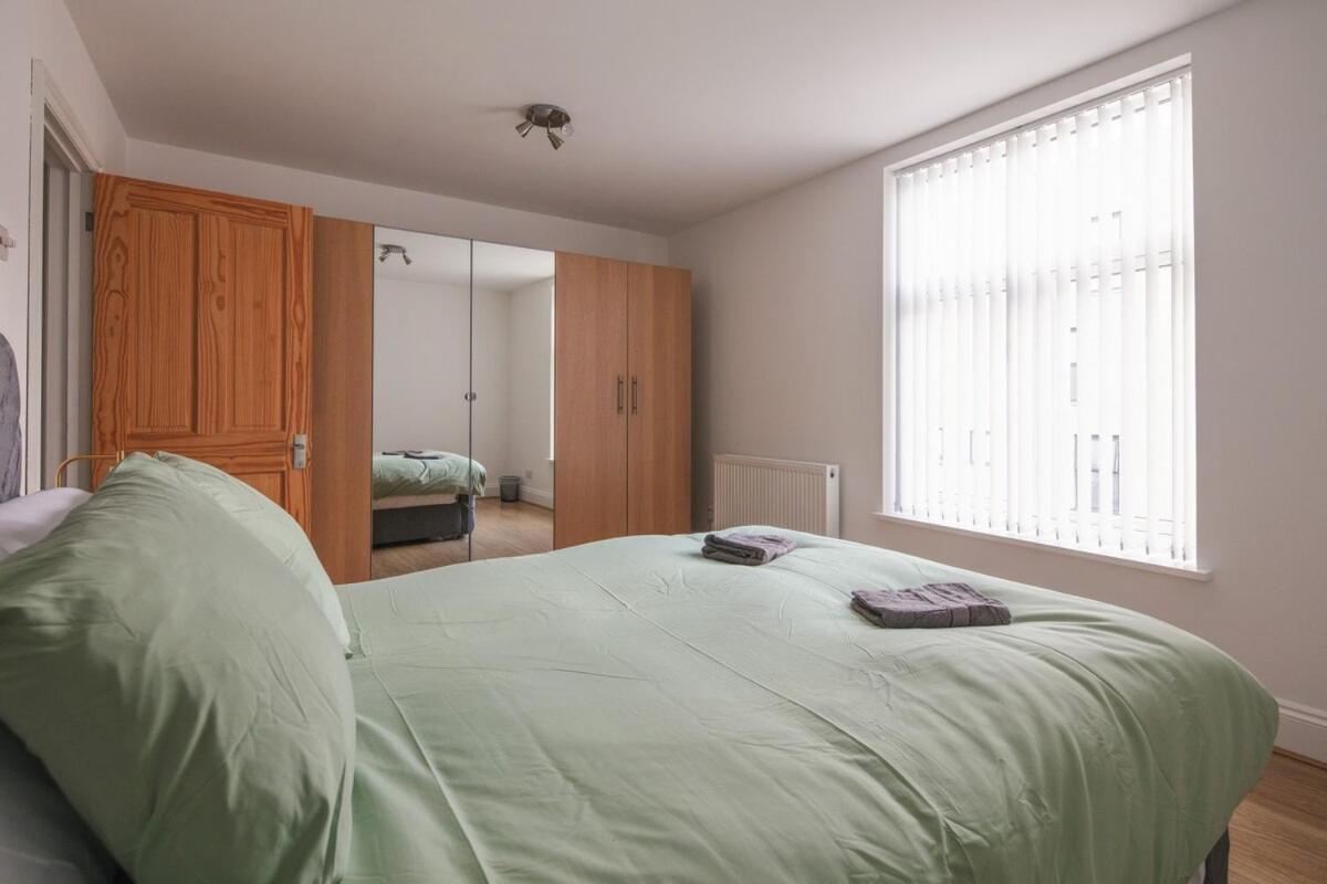 Spacious 3 Bedroom Home With Ps5 And Pool Table Near O2 Arena Canary Wharf And Elizabeth Line To Central Λονδίνο Εξωτερικό φωτογραφία