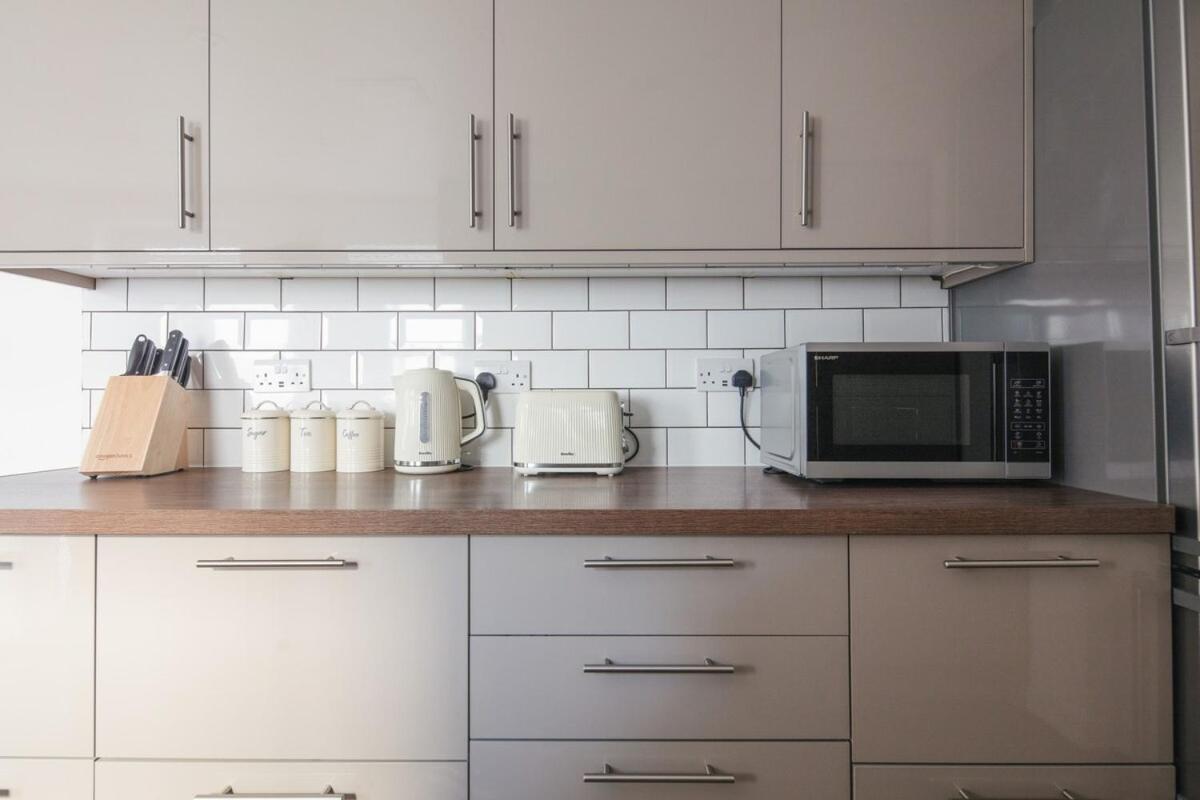 Spacious 3 Bedroom Home With Ps5 And Pool Table Near O2 Arena Canary Wharf And Elizabeth Line To Central Λονδίνο Εξωτερικό φωτογραφία
