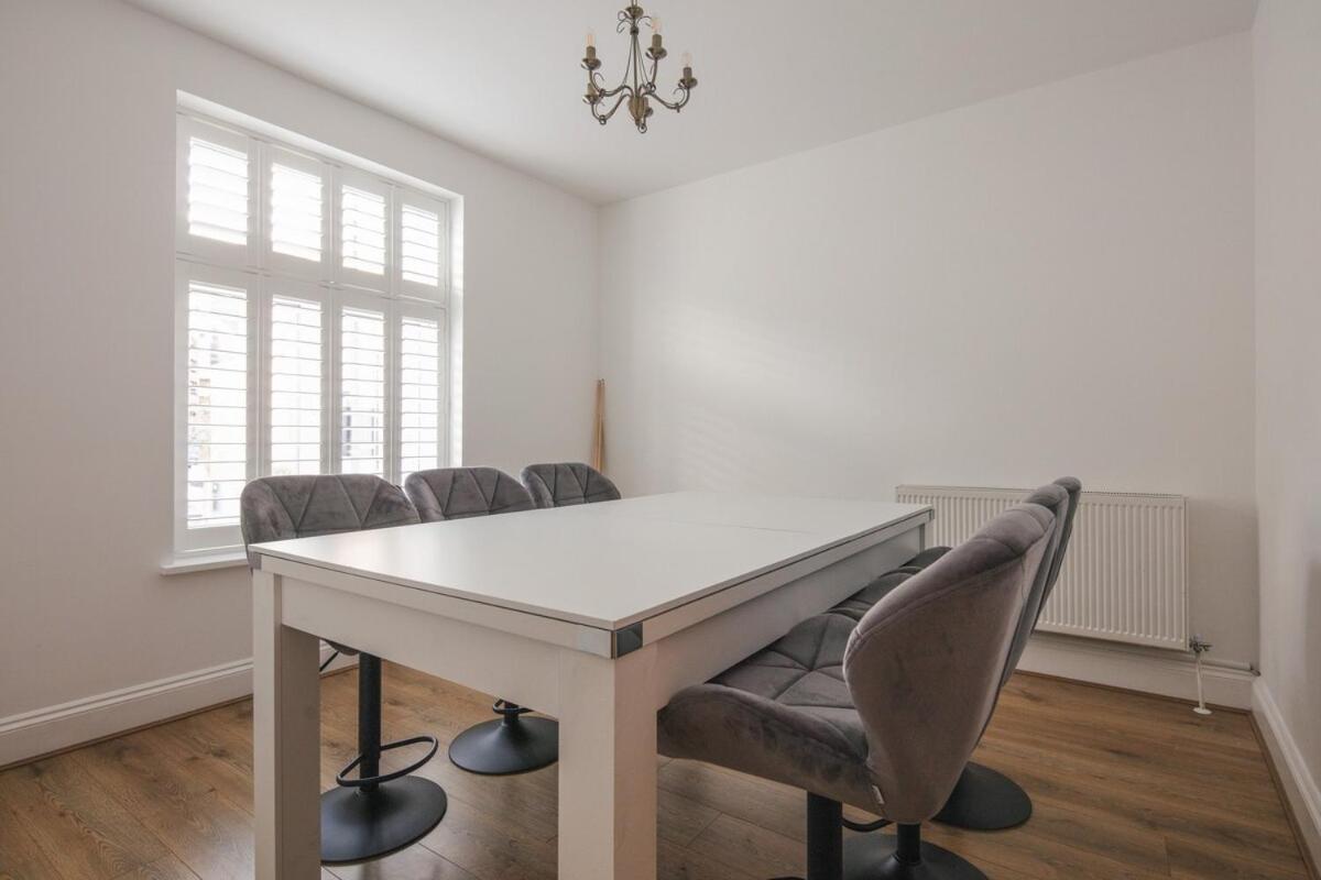 Spacious 3 Bedroom Home With Ps5 And Pool Table Near O2 Arena Canary Wharf And Elizabeth Line To Central Λονδίνο Εξωτερικό φωτογραφία