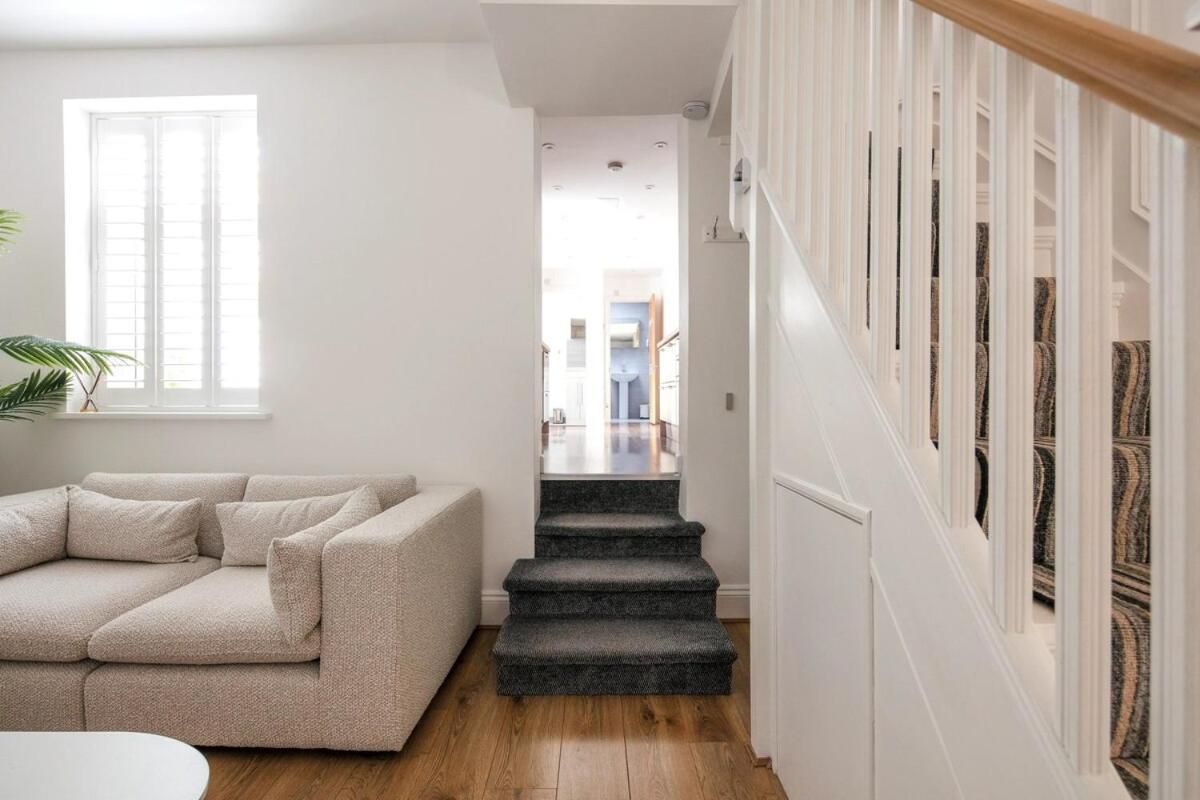 Spacious 3 Bedroom Home With Ps5 And Pool Table Near O2 Arena Canary Wharf And Elizabeth Line To Central Λονδίνο Εξωτερικό φωτογραφία