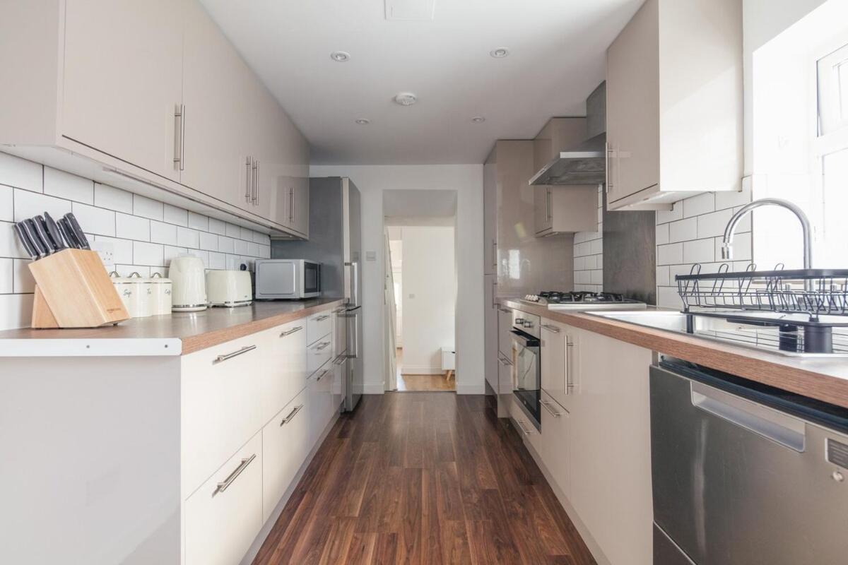 Spacious 3 Bedroom Home With Ps5 And Pool Table Near O2 Arena Canary Wharf And Elizabeth Line To Central Λονδίνο Εξωτερικό φωτογραφία