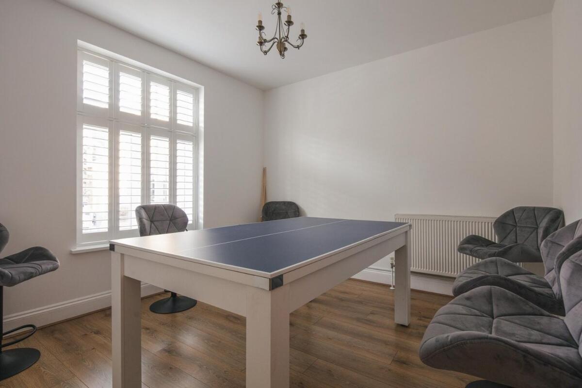 Spacious 3 Bedroom Home With Ps5 And Pool Table Near O2 Arena Canary Wharf And Elizabeth Line To Central Λονδίνο Εξωτερικό φωτογραφία